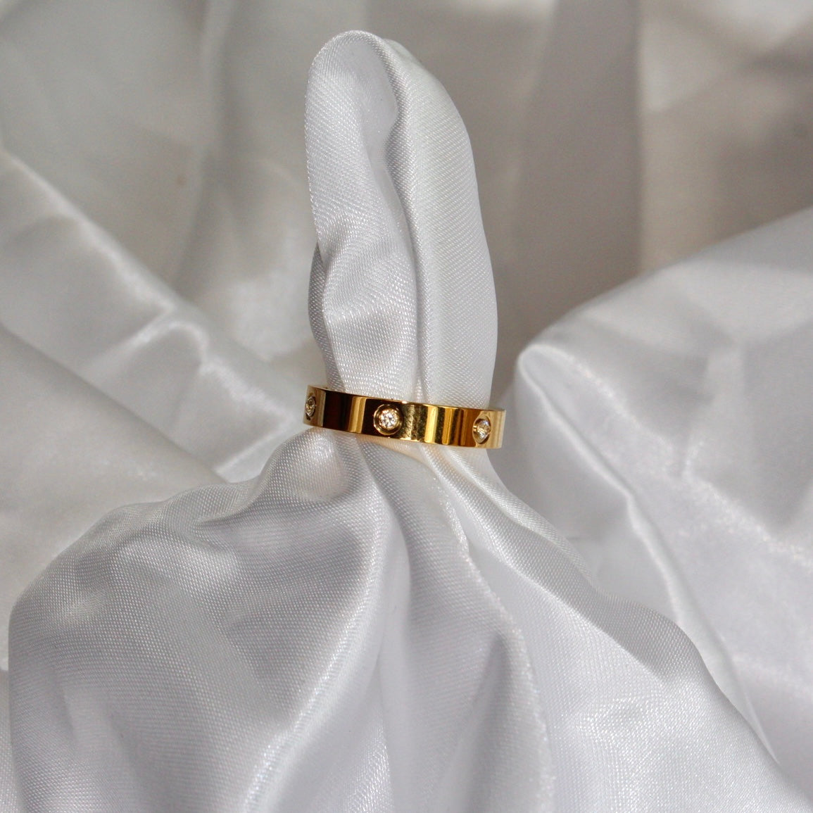 Divine 18k Gold Ring - Muna Jewelz