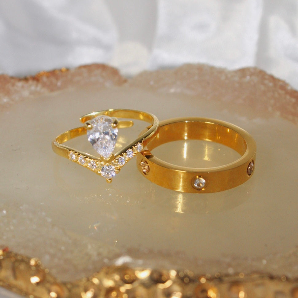 Divine 18k Gold Ring - Muna Jewelz