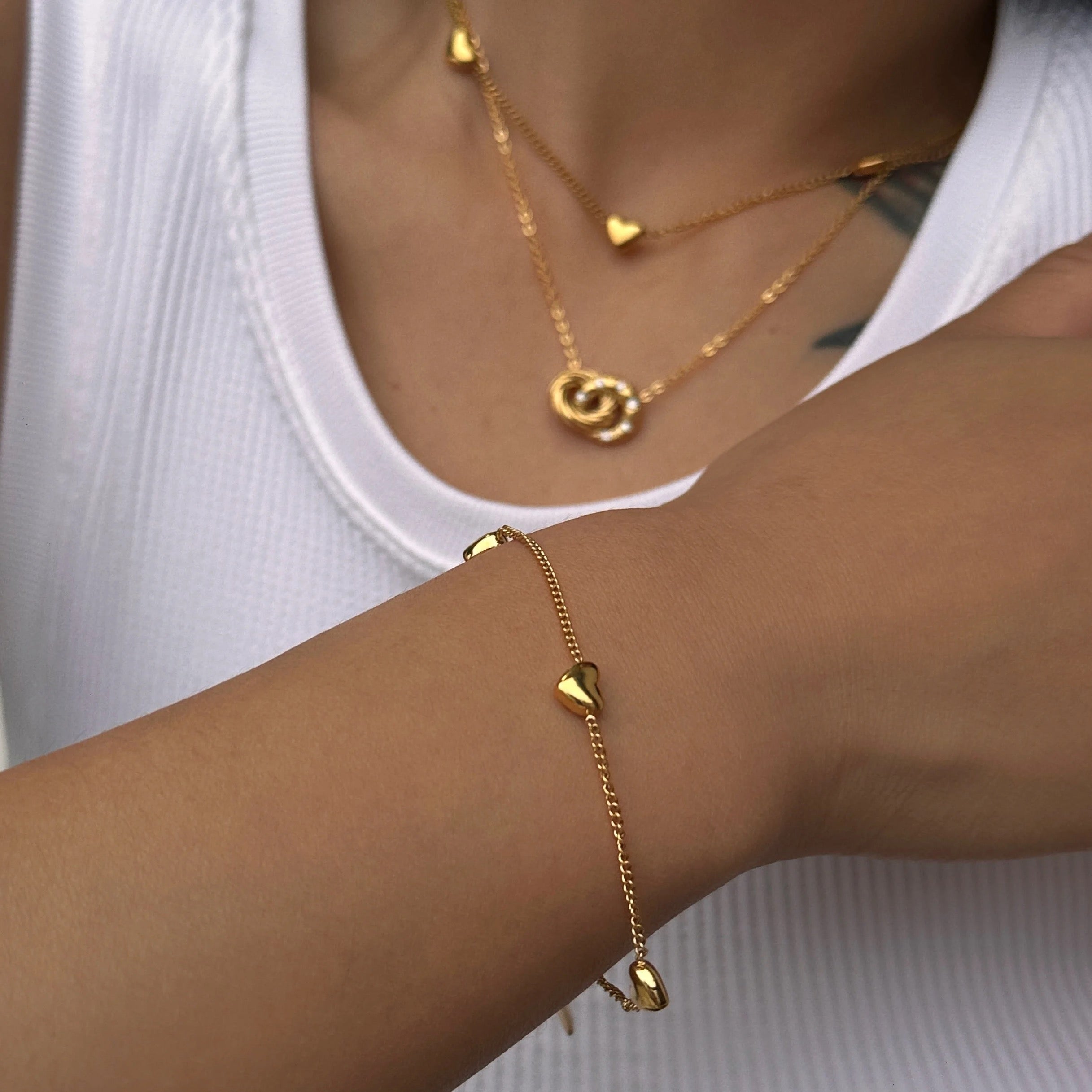 Romantic 18k Gold Heart Bracelet