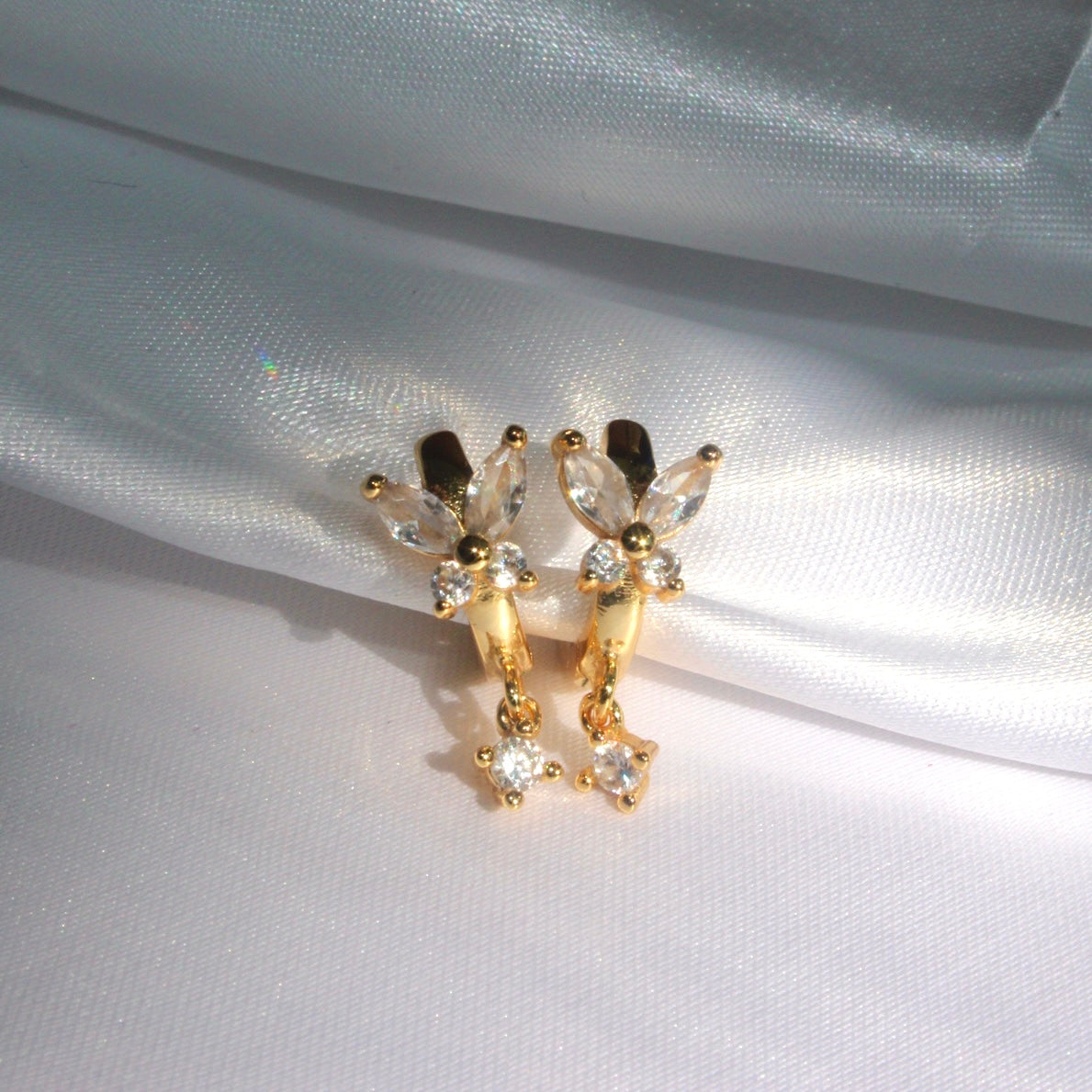 Farah 18k Gold Huggies - Muna Jewelz Earrings